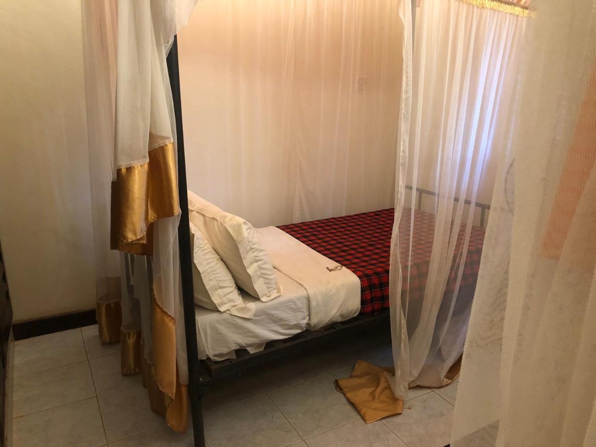 Impala Safari Lodge Voi Екстериор снимка