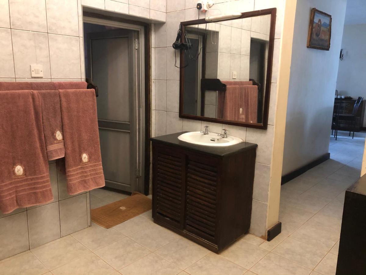 Impala Safari Lodge Voi Екстериор снимка