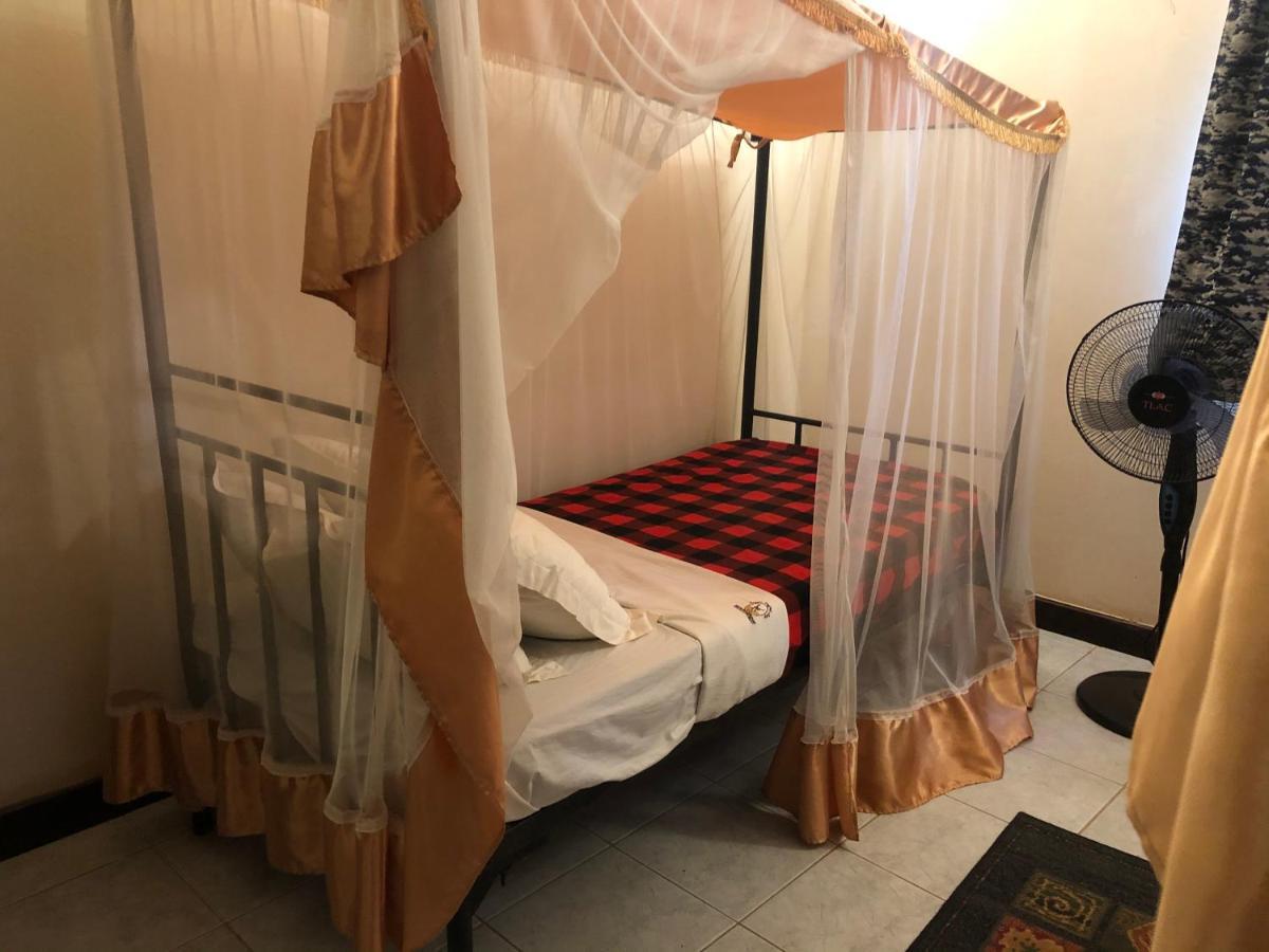 Impala Safari Lodge Voi Екстериор снимка
